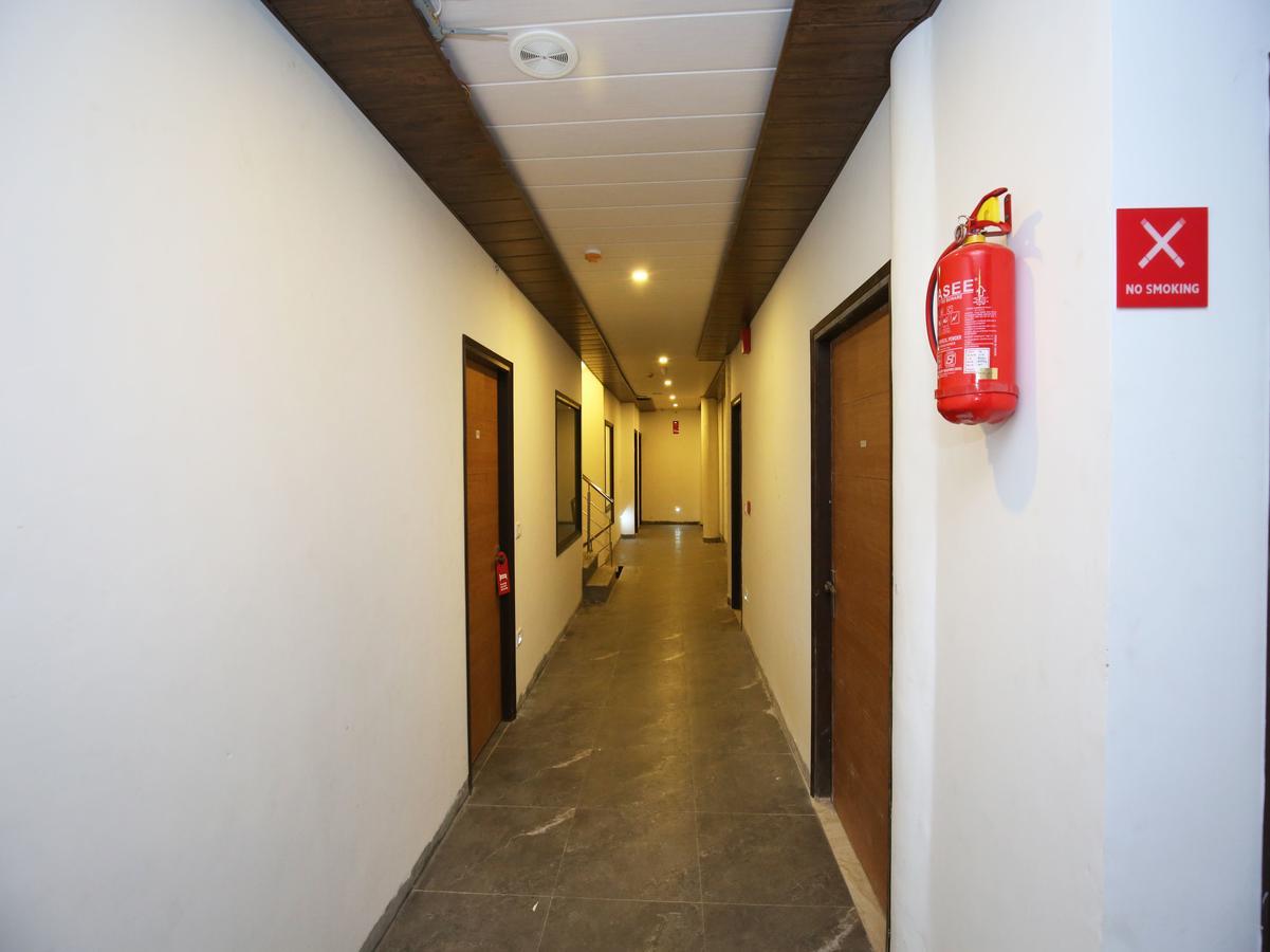 首都o 9822七号酒店 Chandīgarh 外观 照片